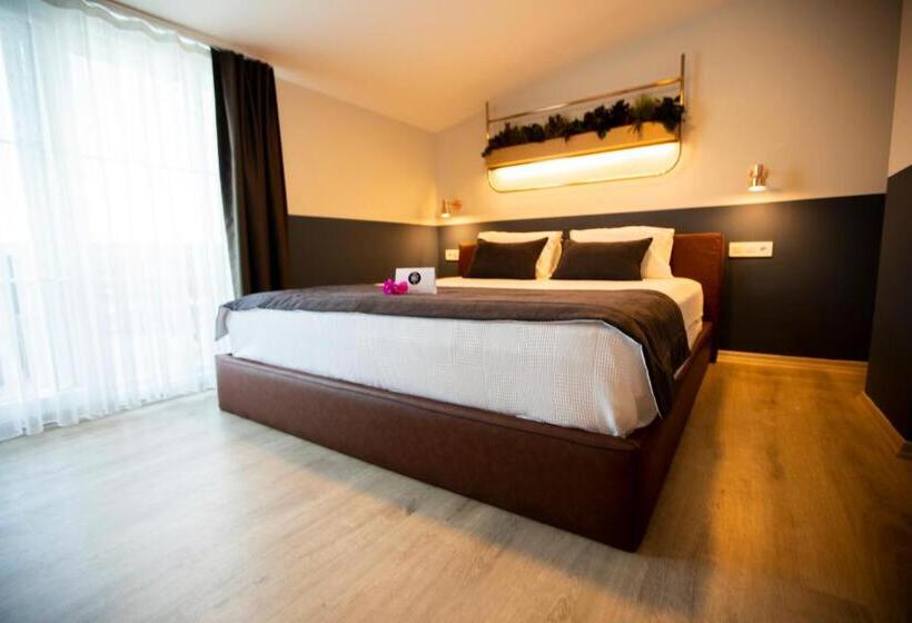 豪华房间, Urla 1867