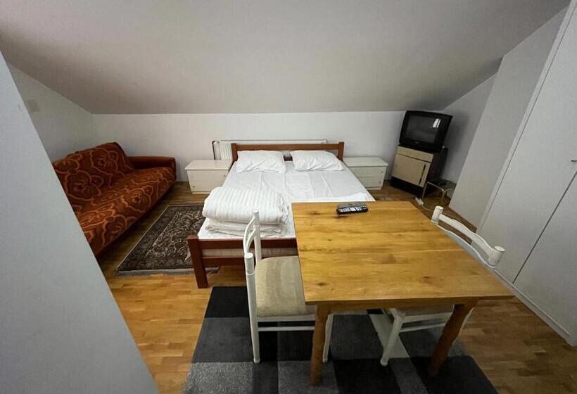 استودیو استاندارد با چشم‌انداز, Apartments And Rooms Vicko