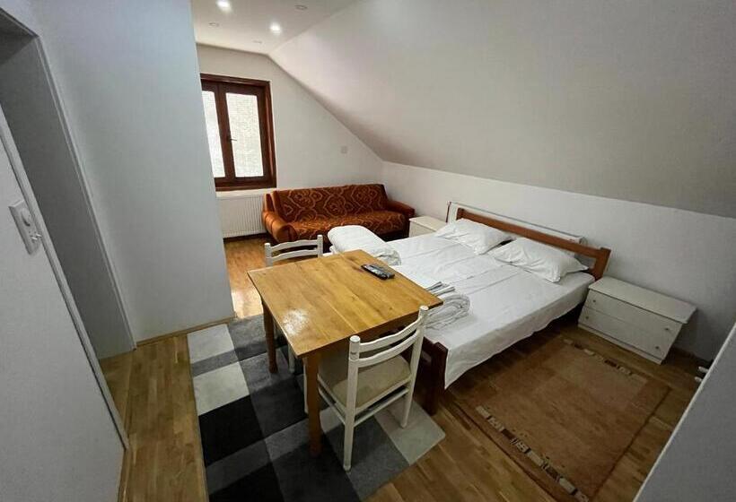 استودیو استاندارد با چشم‌انداز, Apartments And Rooms Vicko