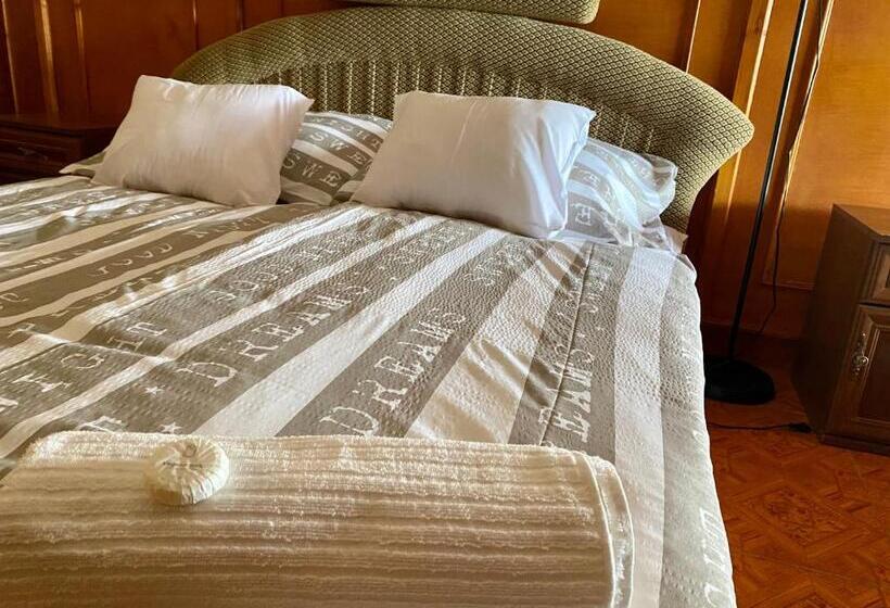 חדר משפחתי, Muskátli Panzió és étterem