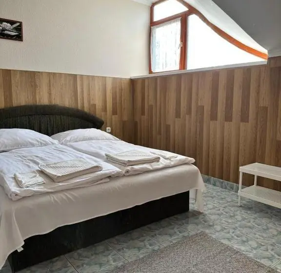 スタンダードルーム, Muskátli Panzió és étterem