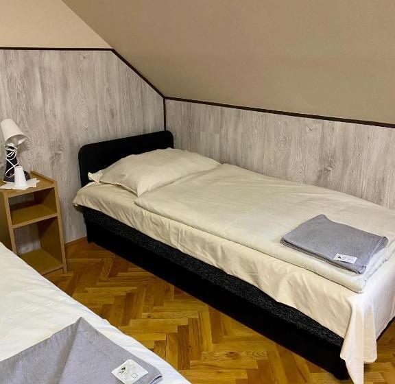 Номер Стандарт, Muskátli Panzió és étterem