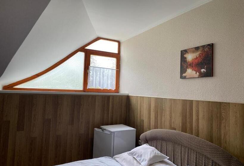 标准单人间, Muskátli Panzió és étterem