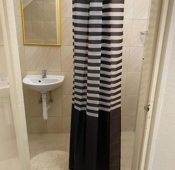 标准单人间, Muskátli Panzió és étterem