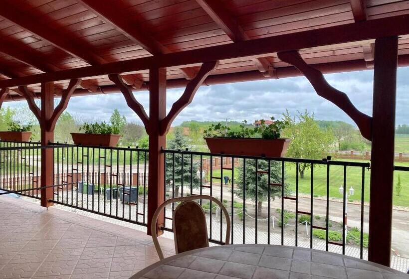 标准间内部标间, Muskátli Panzió és étterem