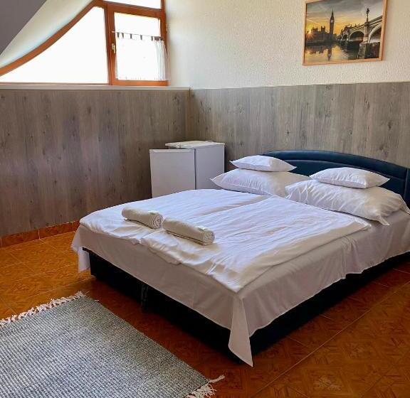 标准三人间, Muskátli Panzió és étterem