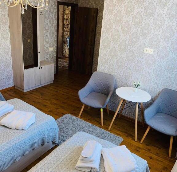 اتاق استاندارد سه نفره, Golden Star Kazbegi
