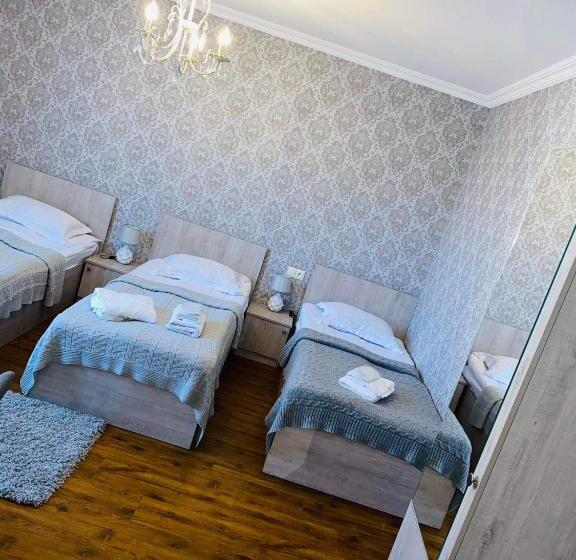اتاق استاندارد سه نفره, Golden Star Kazbegi