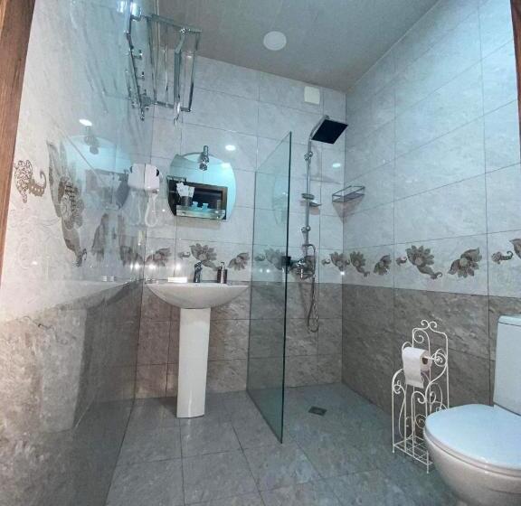 اتاق استاندارد سه نفره, Golden Star Kazbegi