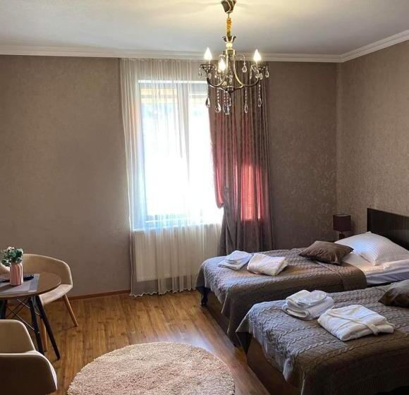 اتاق استاندارد با چشم‌انداز, Golden Star Kazbegi