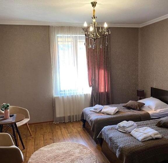 اتاق استاندارد با چشم‌انداز, Golden Star Kazbegi