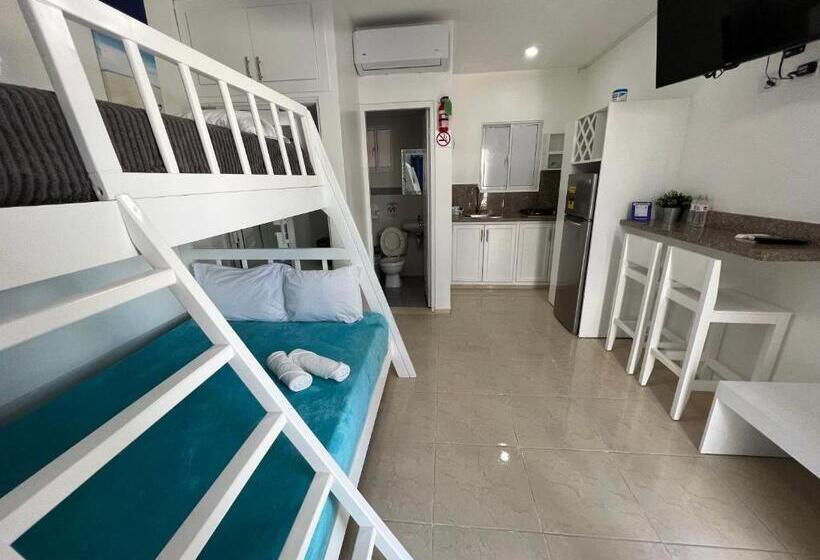 اتاق خانوادگی, Costa Love Aparta