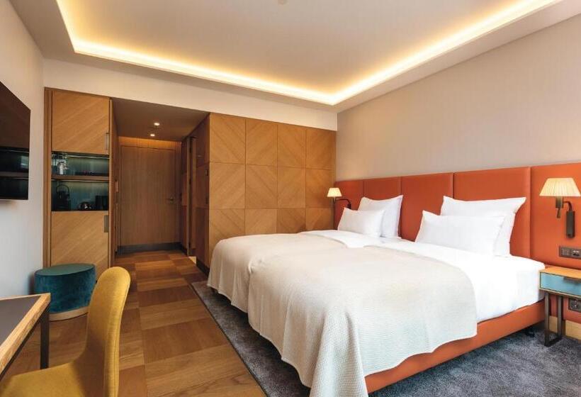 Номер Deluxe Кровать Кинг, Mövenpick Hotel Basel