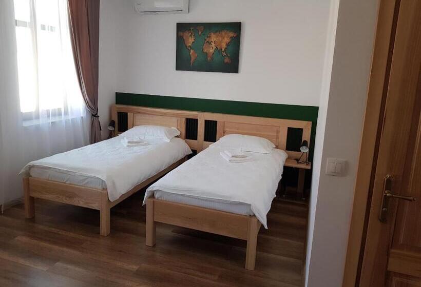 标准三人间, Chic Voyage