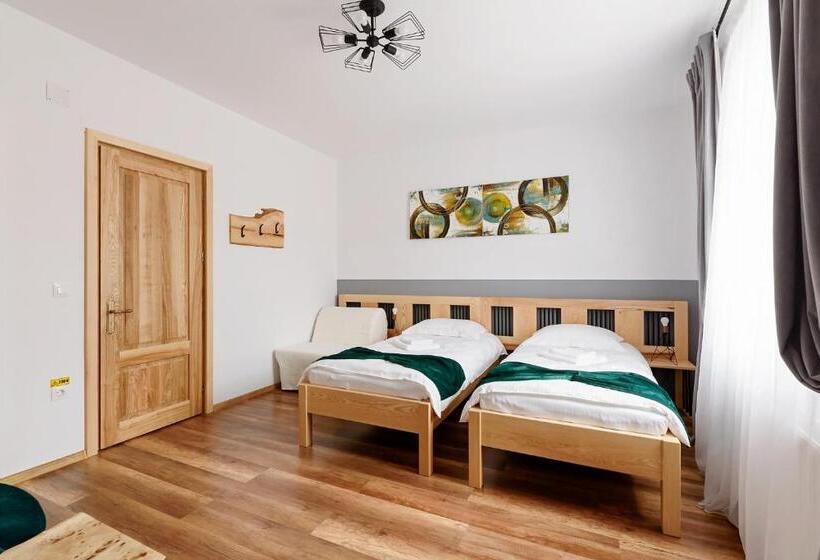 标准三人间, Chic Voyage