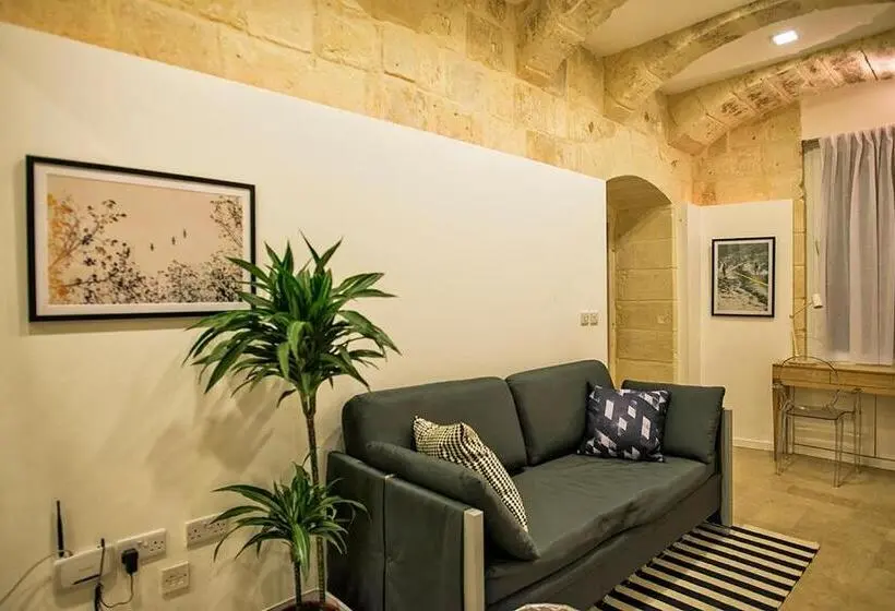 اتاق لوکس, No 68 In Valletta