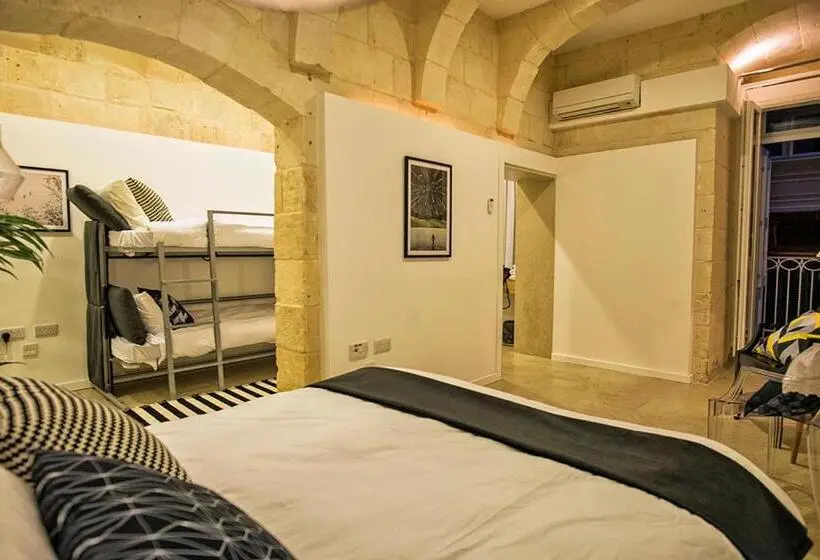 اتاق لوکس, No 68 In Valletta