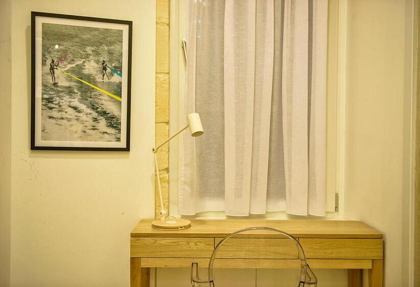 اتاق لوکس, No 68 In Valletta