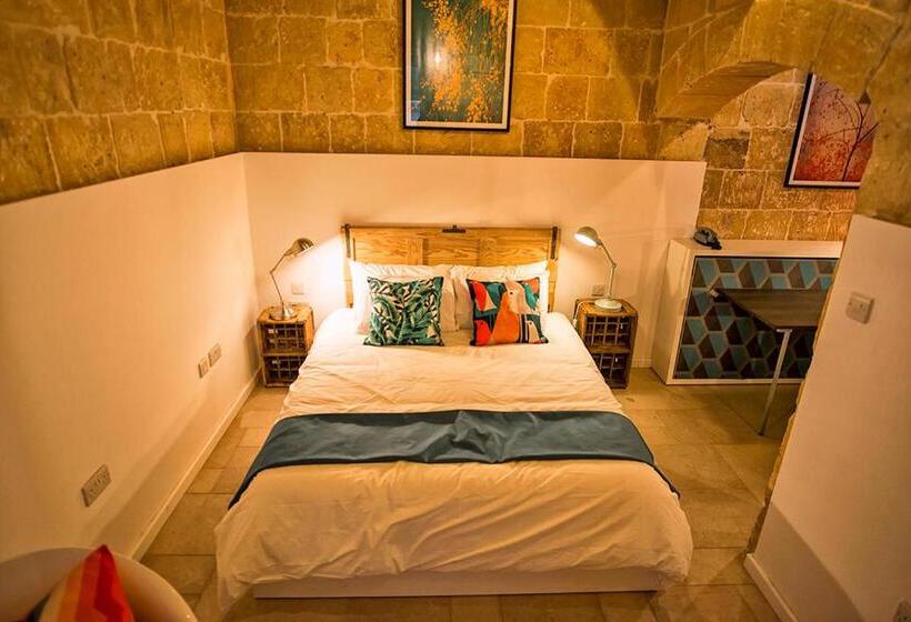 سوییت, No 68 In Valletta