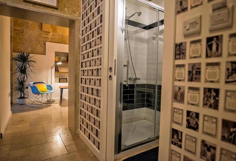 سوییت, No 68 In Valletta