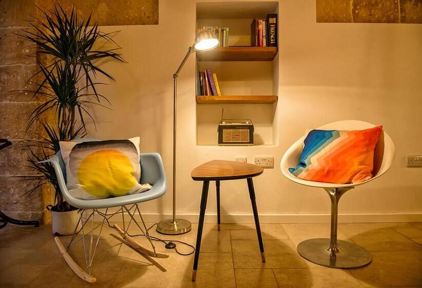 سوییت, No 68 In Valletta