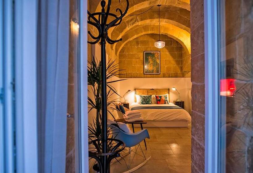 سوییت, No 68 In Valletta