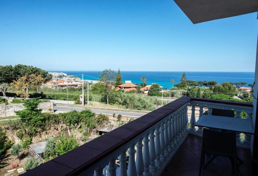 バルコニー付きスタンダードトリプルルーム, B&b Esterita