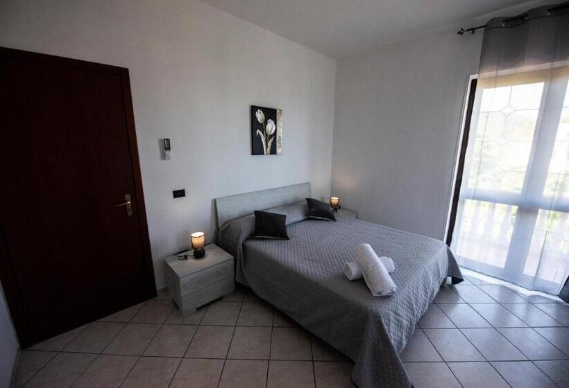 Трехместный Номер Стандарт с Балконом, B&b Esterita