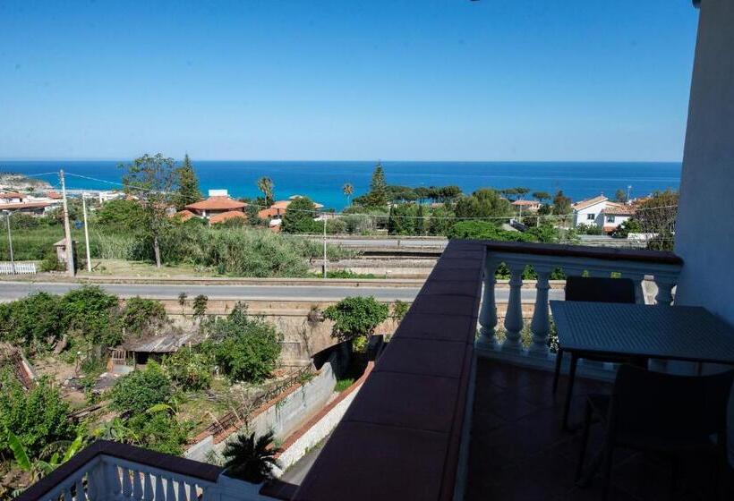 バルコニー付きスタンダードトリプルルーム, B&b Esterita