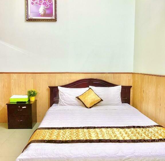 استودیوی لوکس, Lime Hostel   Ninh Kieu Center