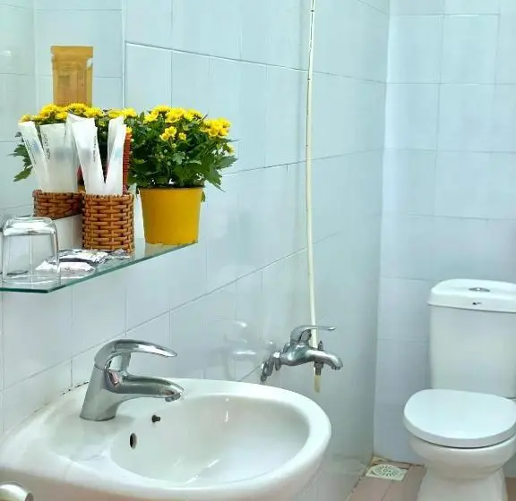 استودیوی لوکس, Lime Hostel   Ninh Kieu Center