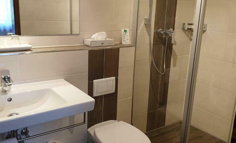 غرفة عائلية, Schönenberger Hof