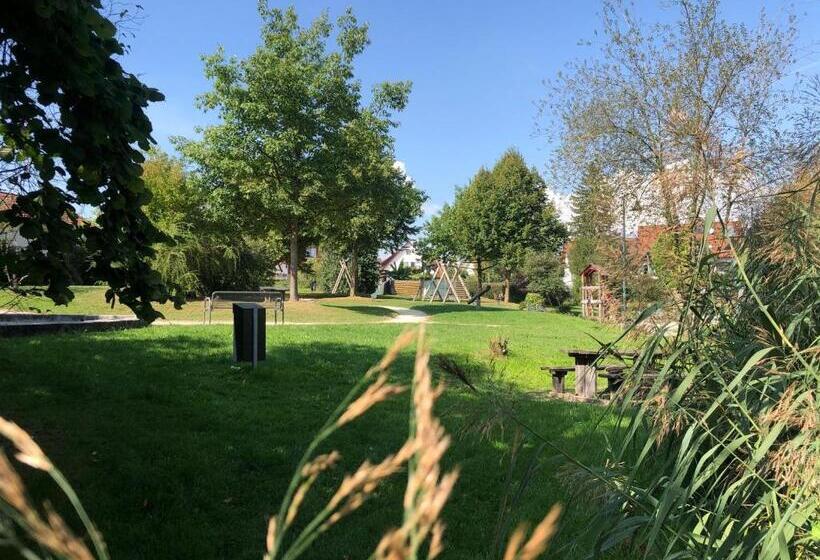 شقة غرفة واحدة, Schönenberger Hof