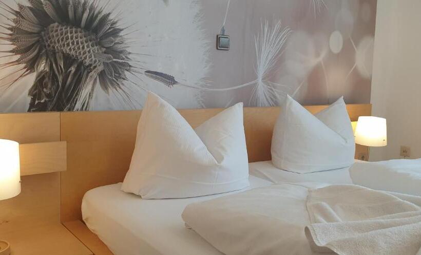 شقة غرفة واحدة, Schönenberger Hof