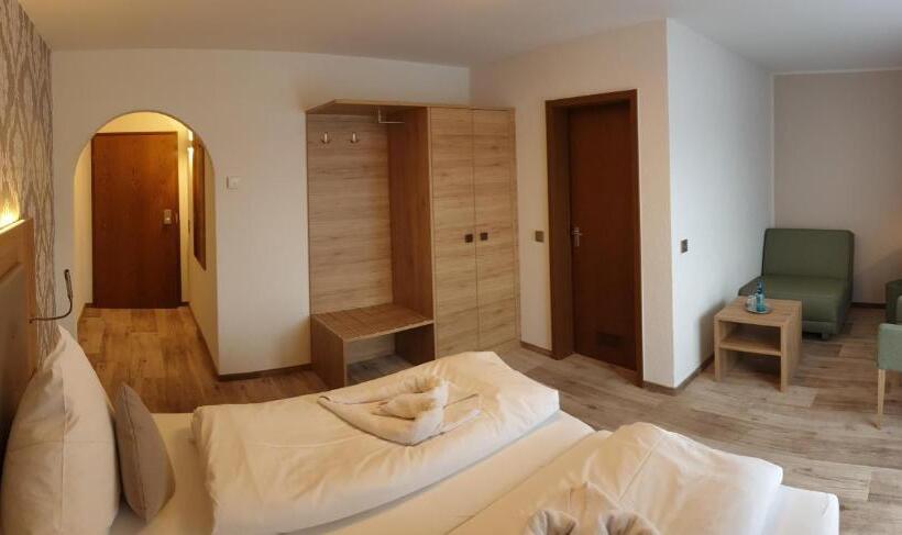 غرفة عائلية, Schönenberger Hof