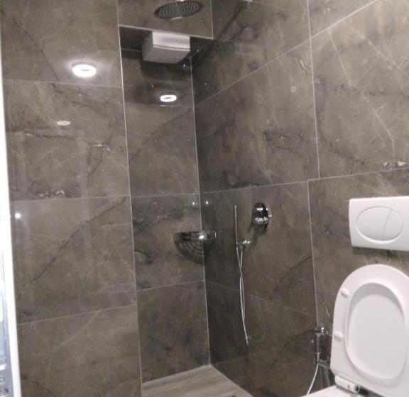 Camera Standard Piano Terra, Ksamili