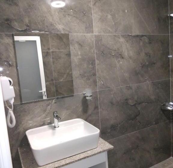 Camera Standard Piano Terra, Ksamili