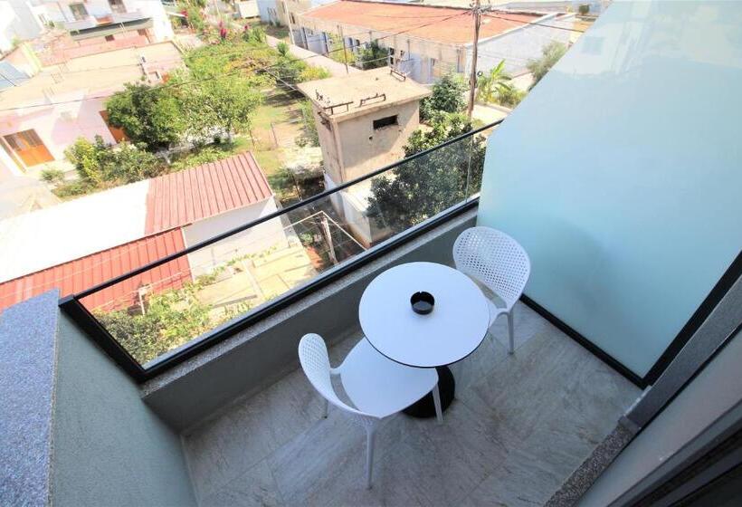 Camera Tripla Superiore, Ksamili