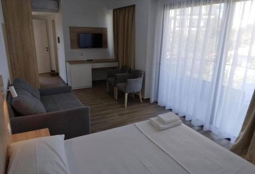 Camera Tripla Superiore, Ksamili