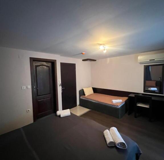 اتاق استاندارد سه تخته با بالکن, Villa Dionis