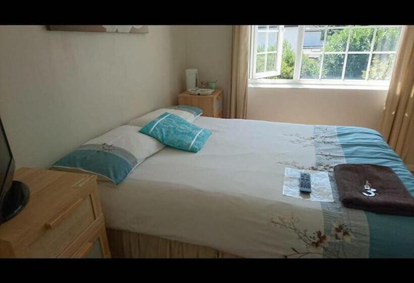 اتاق استاندارد, Room In Guest Room En Suite Shower Room Double Room With 1 Double Deyr