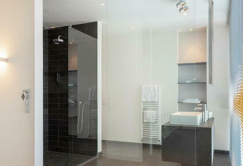 جناح جونيور, Becker´s Hotel & Restaurant