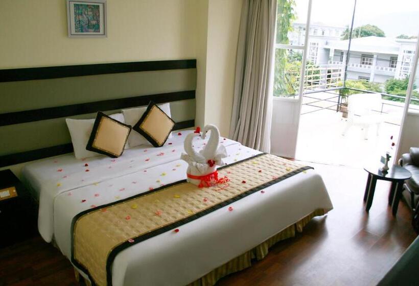 اتاق لوکس, Angella