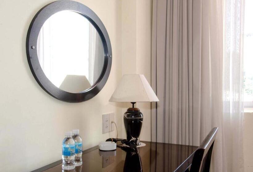 اتاق لوکس, Angella