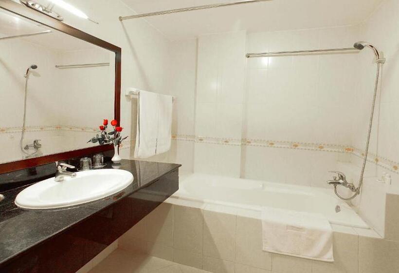 اتاق سوپریور سه تخته, Angella