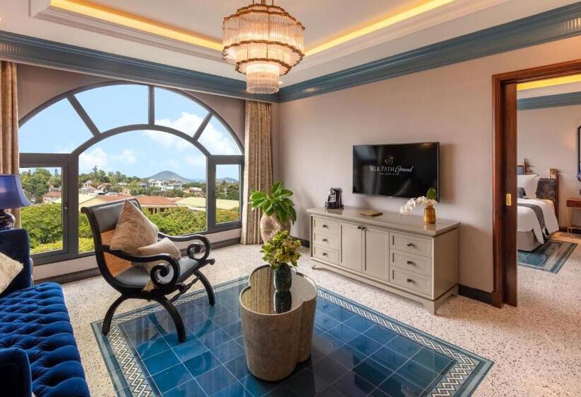 سوئیت جونیور کلاسیک, Silk Path Grand Hue