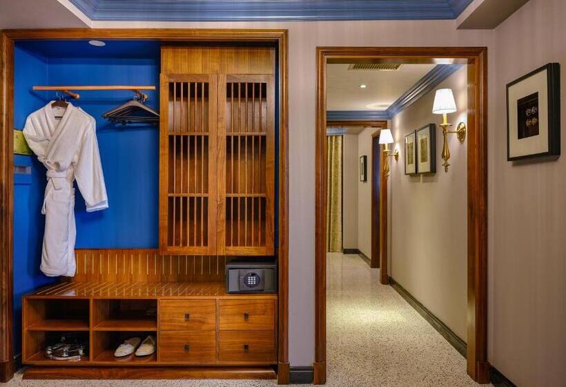 سوییت اجرایی, Silk Path Grand Hue