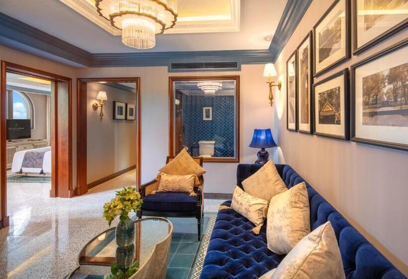 سوییت اجرایی, Silk Path Grand Hue