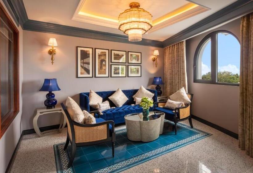 سوییت اجرایی, Silk Path Grand Hue