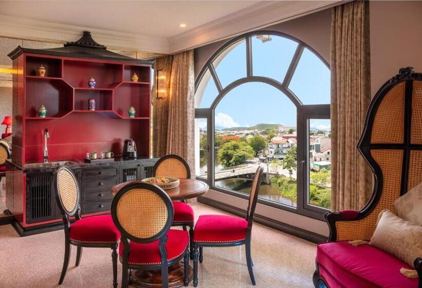 سوئیت پرزیدنت, Silk Path Grand Hue